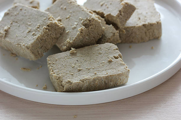 تصویر 1 از حلوا ارده وانیلی خوش رنگ تهیه شده از شکر طبیعی